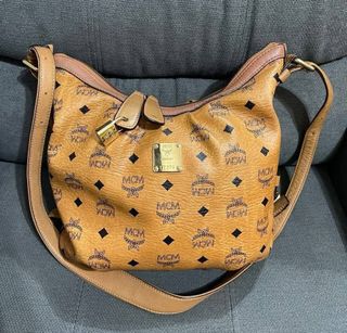 (Category: ) located in . Submitted by luxxechic (Listing ID 1465948467, Image 1). Description: .