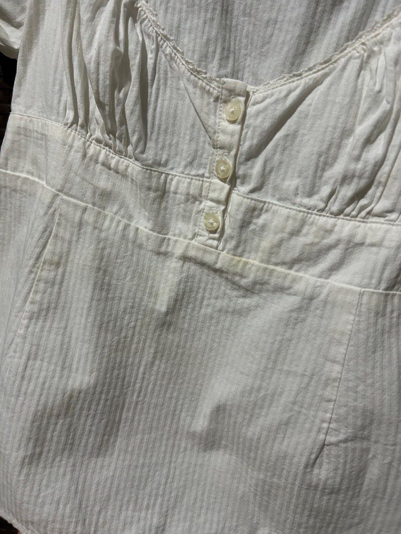 AUTHENTIC Brandy Melville Blair Top (Category: Blouses) located in Dagupan City. Submitted by matchaisinlove (Listing ID 1465763403, Image 3). Description: ‎╭──────────˙ . ꒷ 🍵 . 𖦹˙─╮ MINE:₱750 + sf (first to pay) ‎╰─˙ . ꒷ 🍵 . 𖦹˙──────────╯ brand: Brandy Melville flaw: stains (not sure if natatanggal) size: freesize 𝓶𝓸𝓭: 𝙹𝙽𝚃 𝓶𝓸𝓹: 𝚐𝚌𝚊𝚜𝚑 — Read my RULES! — thrifted so pls do manage your expectations. ❗no return & cancellation. 🌷fe