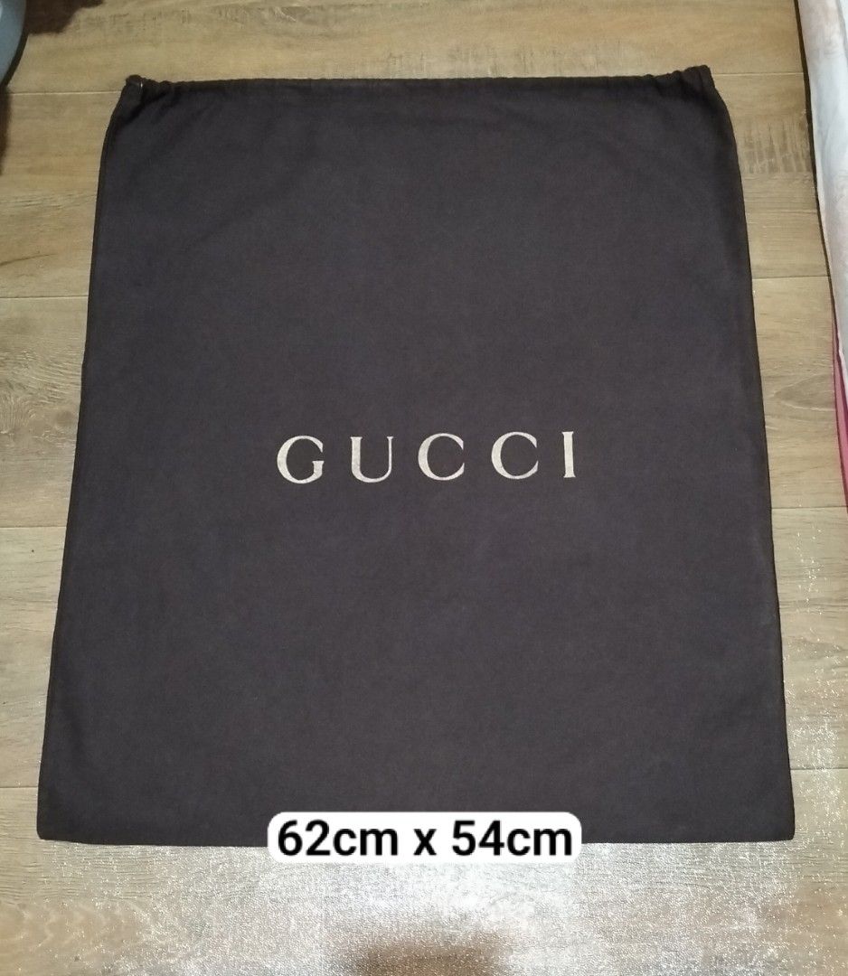 Authentic GUCCI dust bag dustbag large size (Category: Luxury Accessories) located in Zamboanga. Submitted by luxuryaccessories_ella.2022 (Listing ID 1465912663, Image 1). Description: Authentic 👉looks new but it has small issue ( see last picture) 👉sized by cm ( centimeters) 👉 already wash 👉add sf 👉Loc po is Mindanao 👉 shipping thru J &T add 89 sa sf 👉MOP:Gcash or BPI.