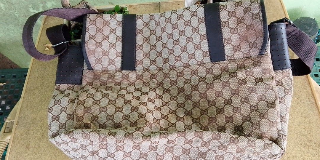 Authentic gucci messenger bag (Category: Luxury Bags & Wallets) located in Davao. Submitted by baghunterluxxe (Listing ID 1465848849, Image 2). Description: need labhan large size.
