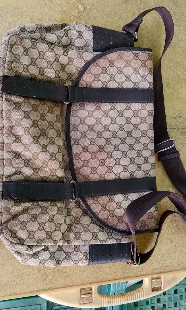 Authentic gucci messenger bag (Category: Luxury Bags & Wallets) located in Davao. Submitted by baghunterluxxe (Listing ID 1465848849, Image 1). Description: need labhan large size.