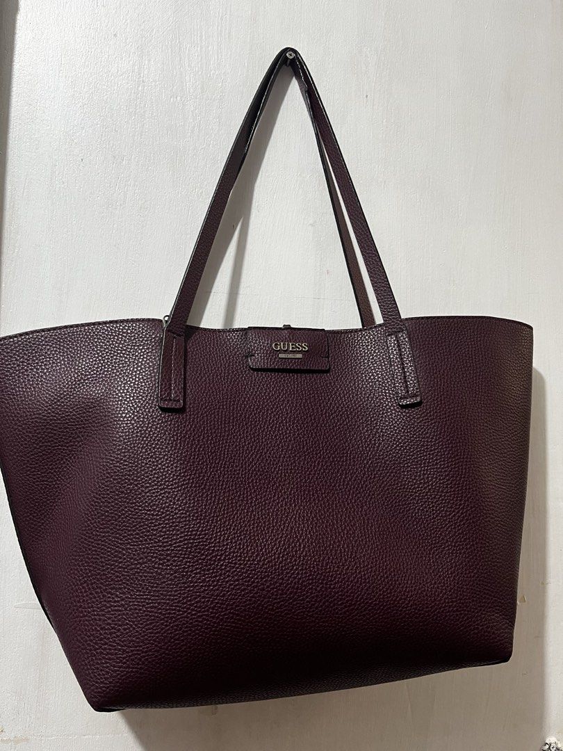 AUTHENTIC GUESS TOTE BAG QUALITY LEATHER (Category: Tote Bags) located in Makati City. Submitted by girlydy (Listing ID 1465763179, Image 1). Description: .