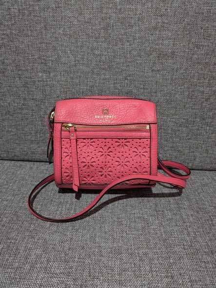 Authentic Kate spade crossbody bag (Category: Luxury Bags & Wallets) located in Tuguegarao City. Submitted by globeeneace (Listing ID 1465779517, Image 1). Description: Guaranteed Original small sling can fit iphone promax Very good condition no issue/flaws.