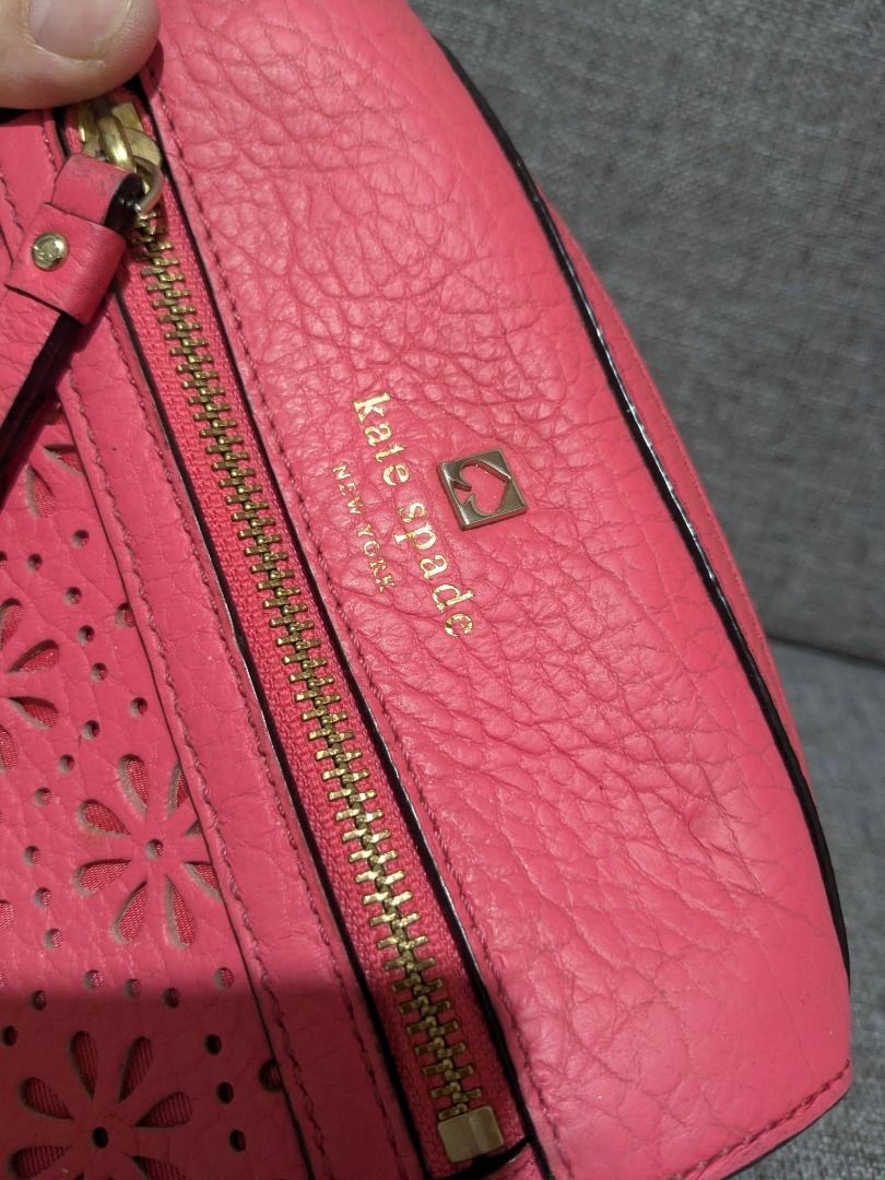 Authentic Kate spade crossbody bag (Category: Luxury Bags & Wallets) located in Tuguegarao City. Submitted by globeeneace (Listing ID 1465779517, Image 3). Description: Guaranteed Original small sling can fit iphone promax Very good condition no issue/flaws.