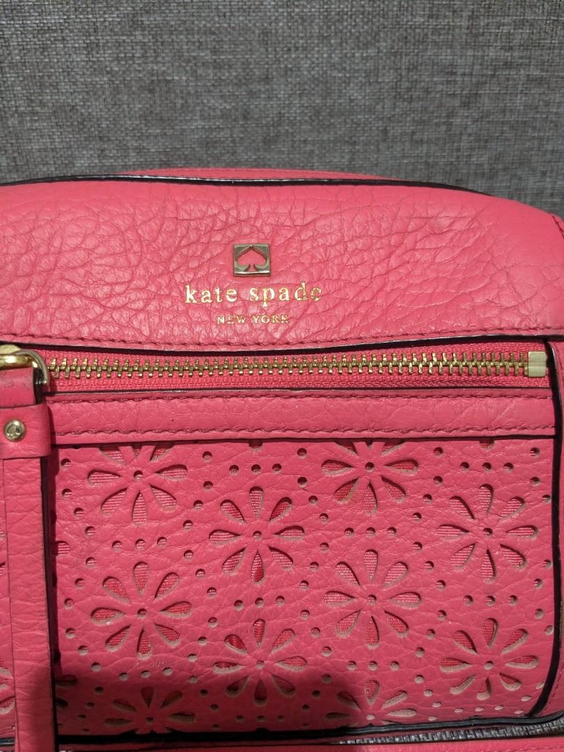 Authentic Kate spade crossbody bag (Category: Luxury Bags & Wallets) located in Tuguegarao City. Submitted by globeeneace (Listing ID 1465779517, Image 2). Description: Guaranteed Original small sling can fit iphone promax Very good condition no issue/flaws.