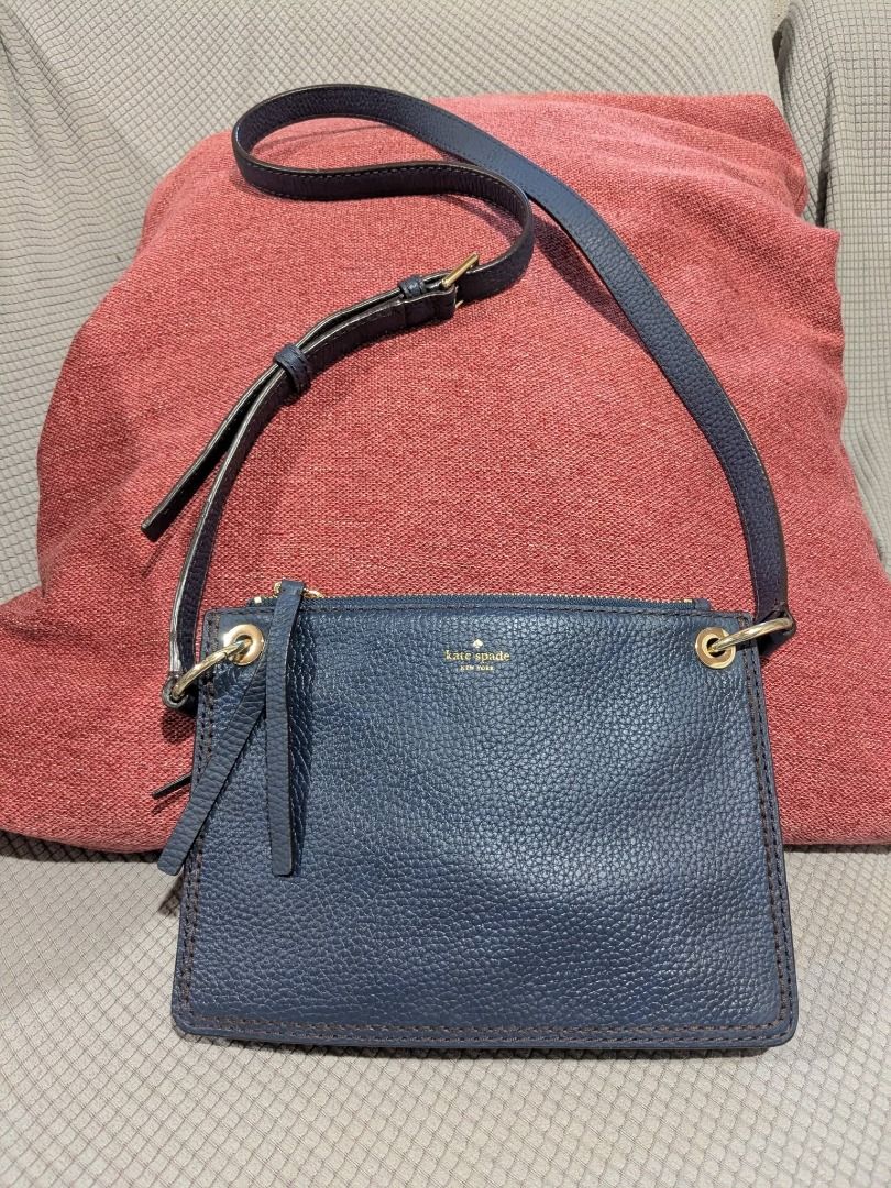 Authentic Katespade sling bag (Category: Luxury Bags & Wallets) located in Tuguegarao City. Submitted by globeeneace (Listing ID 1465772377, Image 1). Description: Katespade ♠️sling bag 💯 Original Almost new condition Kasya iphone pro max😉.