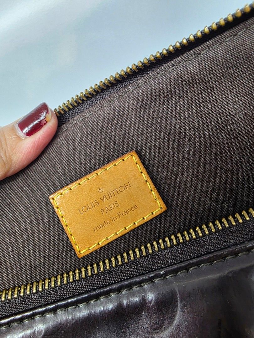 Authentic Louis Vuitton Amarante Vernis Mm Shoulder bag (Category: Luxury Bags & Wallets) located in Antipolo. Submitted by aaliyahs.closet2 (Listing ID 1462722817, Image 3). Description: 100% Authentic or Get you money back. Datecode is already invisible Strictly 2days Reservation Only. Sending Offer means, you are decided to purchase the item. After Offer is ACCEPTED it is automatically Reserved. No returns, no exchanged. Location: Antipolo, Ci