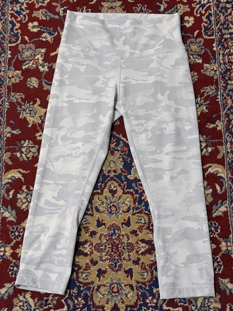Authentic Lululemon Wunder Under HR 7/8 leggings (Category: Activewear) located in San Pablo. Submitted by iamtrina (Listing ID 1465865377, Image 3). Description: 7/8 leggings Best fit 28-32 waist Size dot 8 on tag.