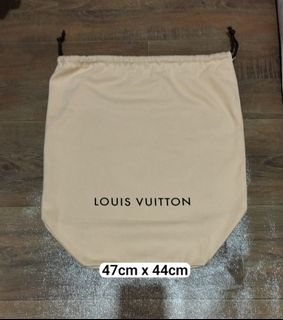 (Category: ) located in . Submitted by luxuryaccessories_ella.2022 (Listing ID 1465911584, Image 1). Description: .