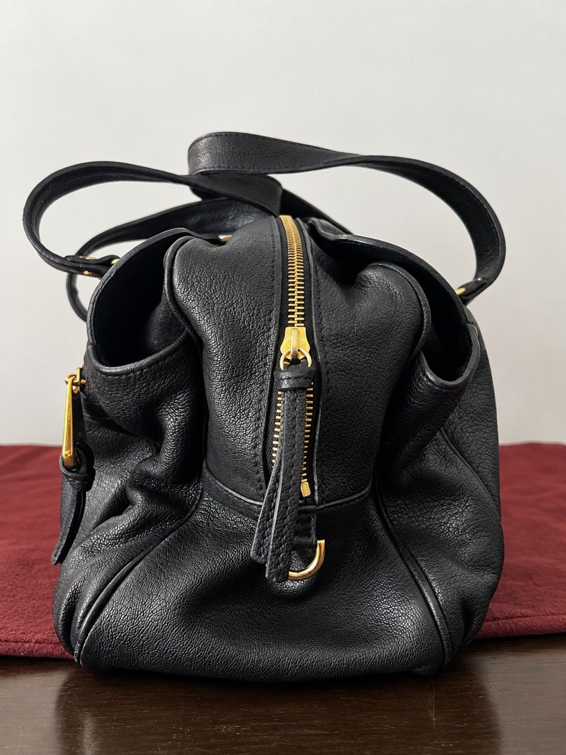 Authentic Mulberry Mabel Bag (Category: Luxury Bags & Wallets) located in Paranaque City. Submitted by emerald_edit (Listing ID 1465794863, Image 2). Description: Beautiful Mulberry Mabel in black leather with gold-tone hardware, offered in very good preloved condition. A classic Mulberry design with a spacious, relaxed slouchy silhouette and plenty of beautiful signature details. 16in W x 8.5in H x 6in D Shoulder straps are fixed with a drop of 