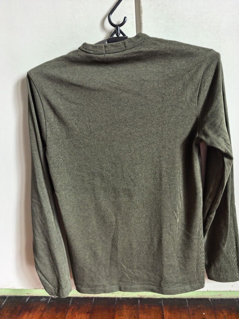 Authentic Ralph Lauren long sleeve pocket tshirt (Category: Coats, Jackets and Outerwear) located in Mandaluyong City. Submitted by japs2 (Listing ID 1465836208, Image 2). Description: Authentic Ralph Lauren long sleeve pocket tshirt Color green Tag size: S custom slim fit Chest:17.5 inch length: 27 inches Bought in Japan however, a little fit for me when I got home. Never been worn. Mandaluyong or BGC area.