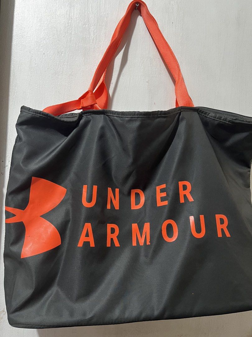AUTHENTIC UNDER ARMOUR TOTE BAG (Category: Tote Bags) located in Makati City. Submitted by girlydy (Listing ID 1465763360, Image 1). Description: .