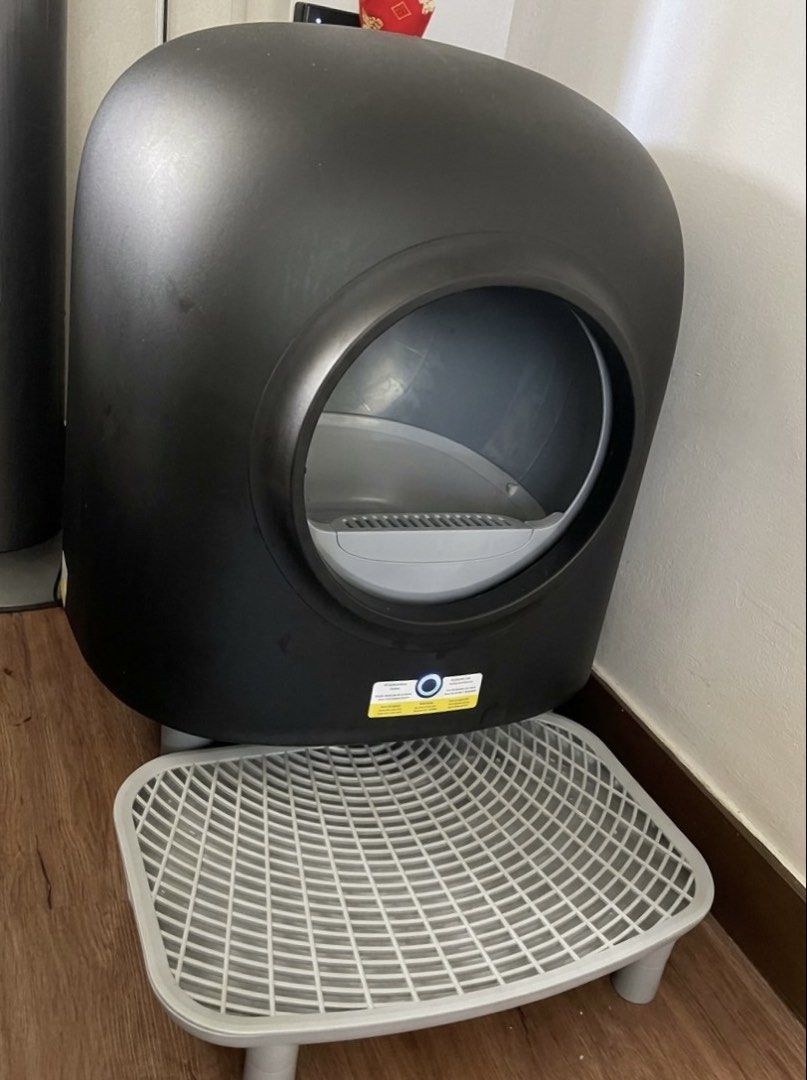 Automatic Cat Litter Box Petree Gen 2 (Category: Health & Grooming) located in Quezon City. Submitted by iambealim (Listing ID 1465950890, Image 1). Description: Declutter.