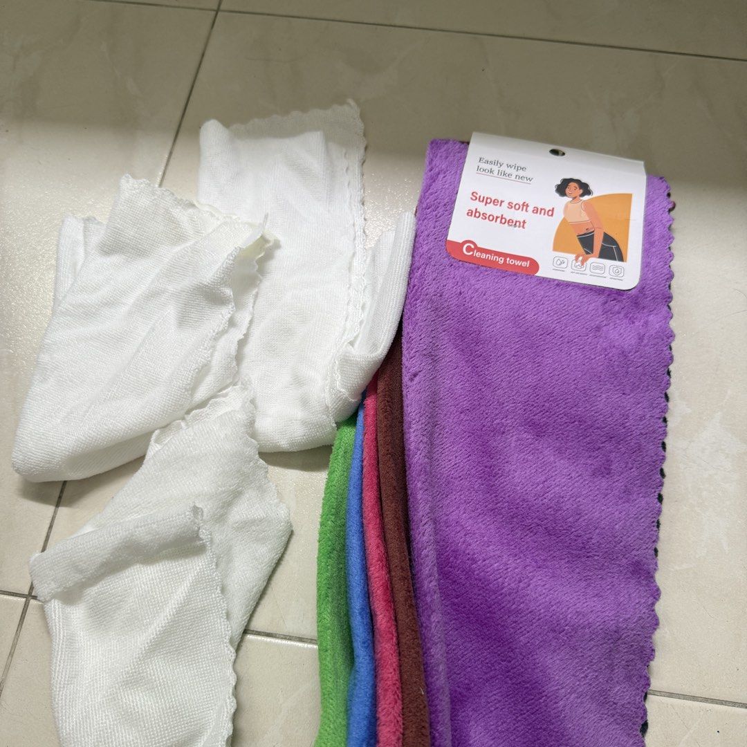Automatic Mop (Category: Cleaning Tools & Supplies) located in Singapore. Submitted by thrifty.sale (Listing ID 1465877618, Image 3). Description: Brand New Automatic Mop Selling as this is extra Selling everything together in the photo, together with the cloths. .
