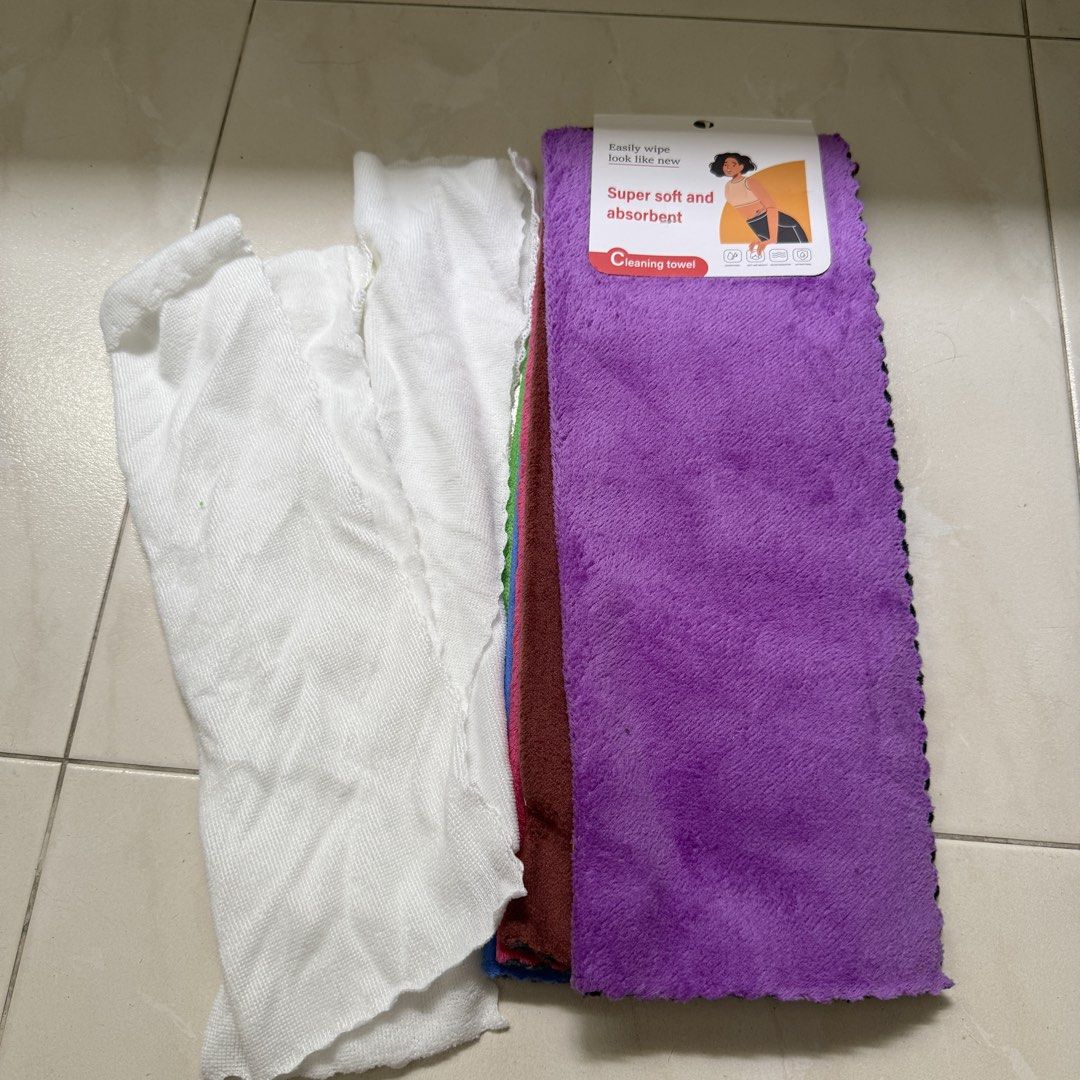 Automatic Mop (Category: Cleaning Tools & Supplies) located in Singapore. Submitted by thrifty.sale (Listing ID 1465877618, Image 2). Description: Brand New Automatic Mop Selling as this is extra Selling everything together in the photo, together with the cloths. .