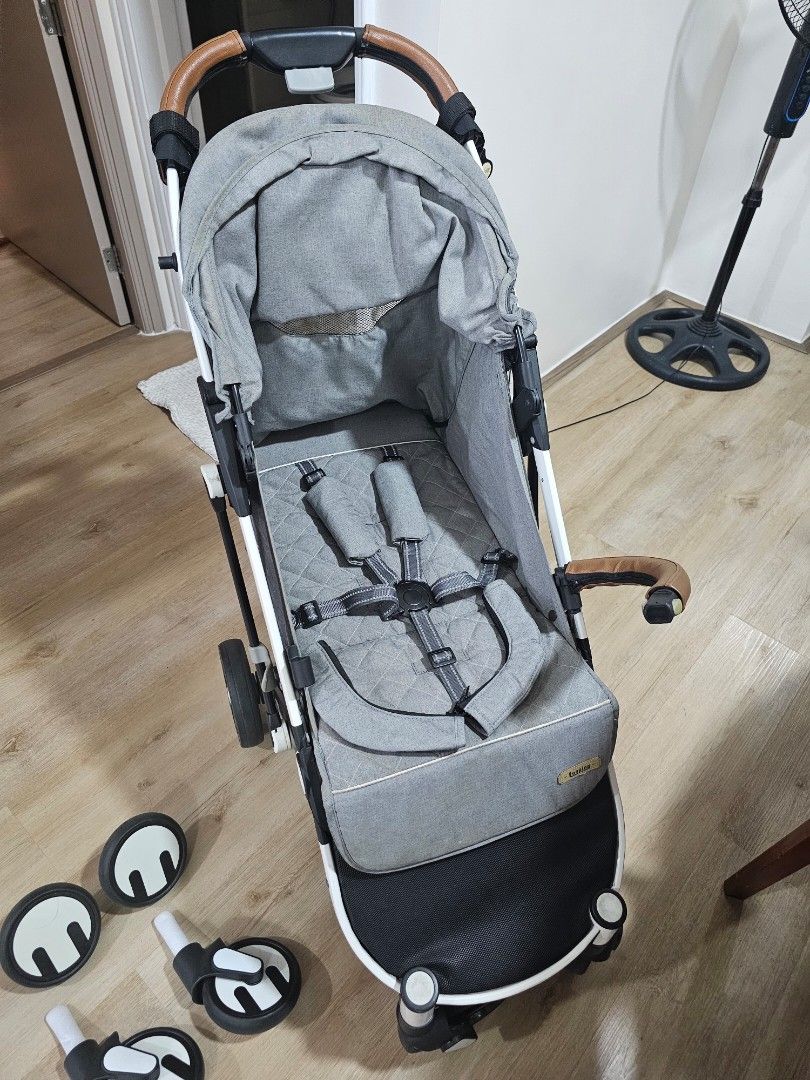Babylzen Squizz stroller grey (Category: Strollers) located in Manila. Submitted by zealhorse-6f2ab4 (Listing ID 1465784879, Image 3). Description: - Authentic Grey Babyzen Squizz stroller - Quilted seat pad with 5-point harness and shoulder pads for comfort - Add on stylish brown leatherette bumper bar and push handle - Compact fold design, perfect for travel and easy storage - Spacious under-seat storage basket - Clean fabrics and smooth, sturd