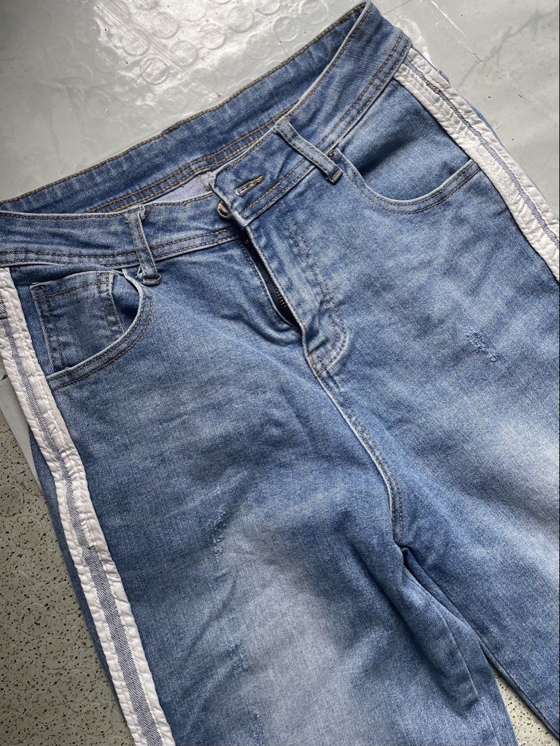 Baggy Pants (Category: Jeans) located in Bacolod City. Submitted by claiiyy (Listing ID 1465832485, Image 2). Description: FOR MEN AND WOMENS DM FOR DIMES!! .