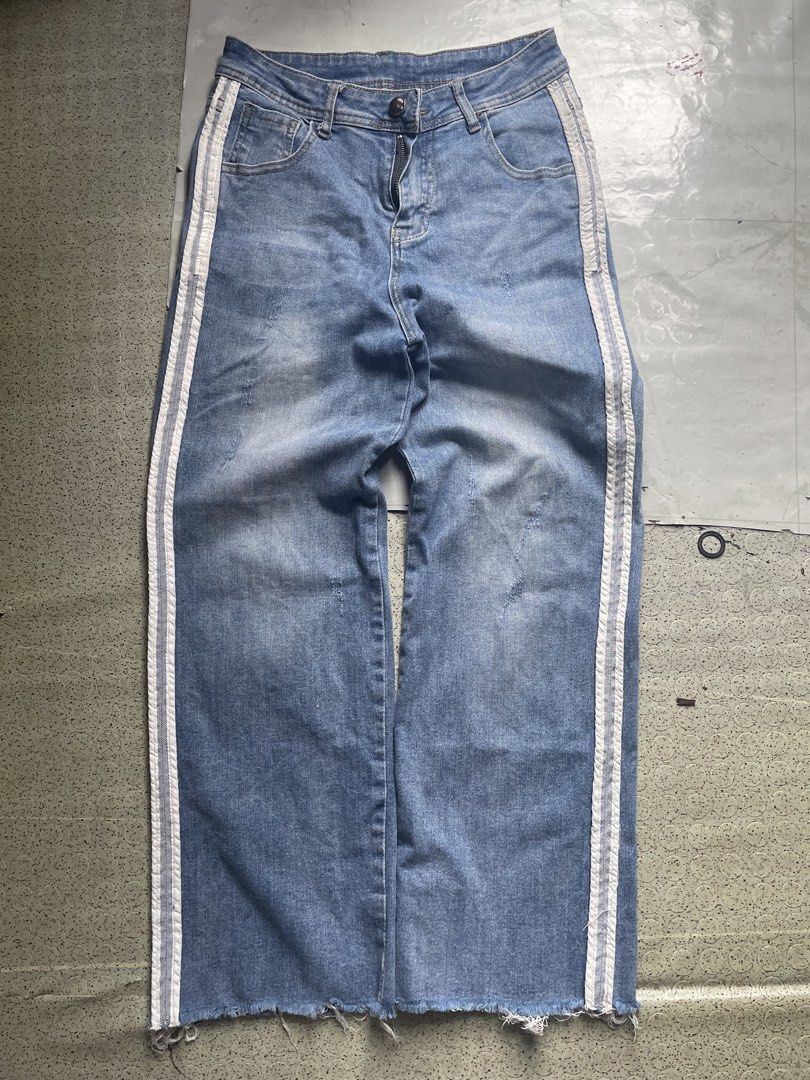 Baggy Pants (Category: Jeans) located in Bacolod City. Submitted by claiiyy (Listing ID 1465832485, Image 1). Description: FOR MEN AND WOMENS DM FOR DIMES!! .