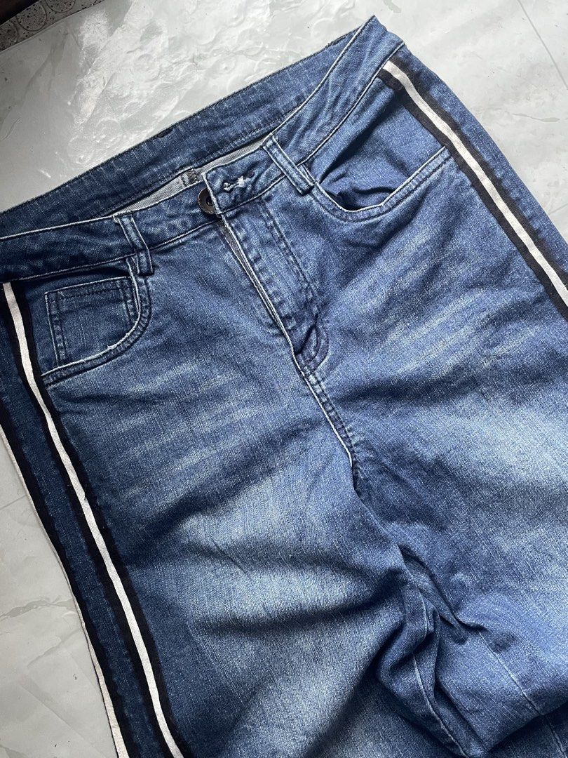 Baggy Pants (Category: Jeans) located in Bacolod City. Submitted by claiiyy (Listing ID 1465832817, Image 2). Description: DM FOR DIMES!!.