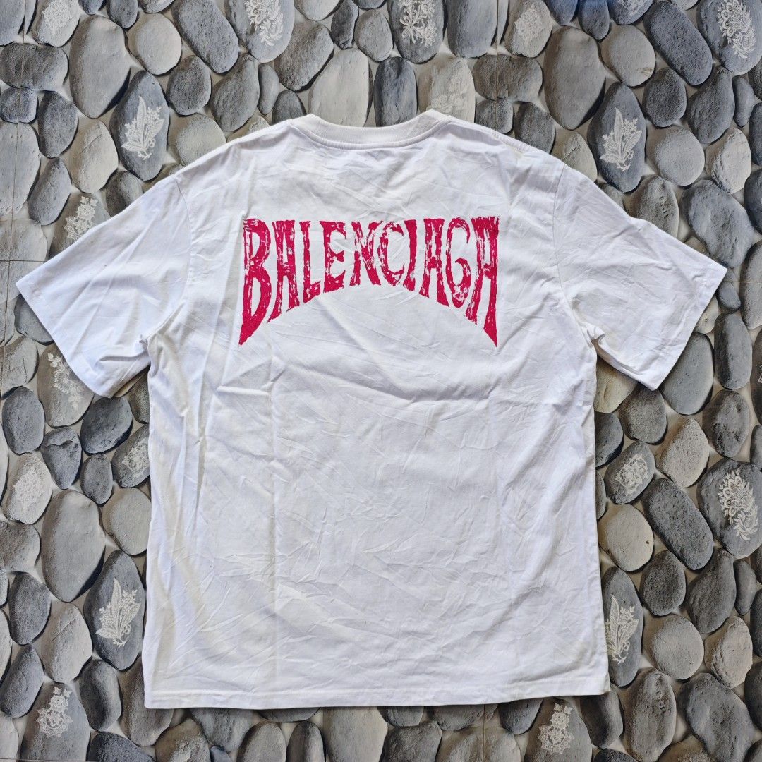 Balenciaga (Category: Tshirts & Polo Shirts ) located in Pontevedra. Submitted by estudyanthriftttt (Listing ID 1465779841, Image 3). Description: Dimes : 22 / 28 Excellent condition 9.8/10 Color rate issue : cut wash tag As new.