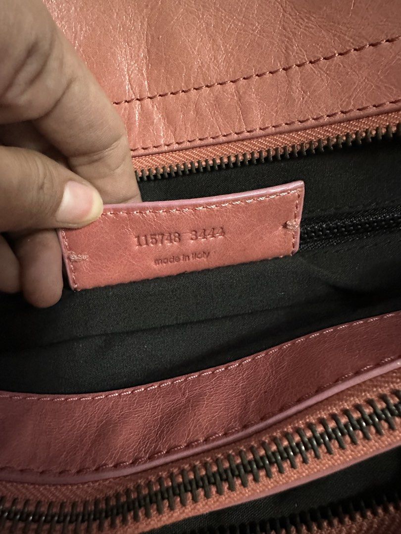 Balenciaga (Category: Shoulder Bags) located in Butuan. Submitted by wear.next (Listing ID 1465883698, Image 3). Description: No inclusions .