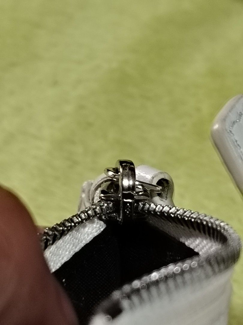 Balenciaga heart (Category: Luxury Bags & Wallets) located in Baguio. Submitted by li_aaan (Listing ID 1465858630, Image 3). Description: Items are in authentic and in excellent condition.