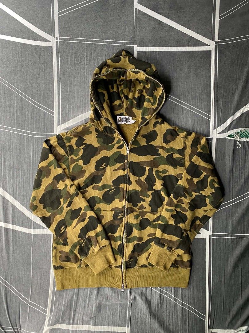 Bape camo hoodie (Category: Coats, Jackets and Outerwear) located in Manila. Submitted by raymondrob54698 (Listing ID 1465775322, Image 1). Description: size small 21x25.