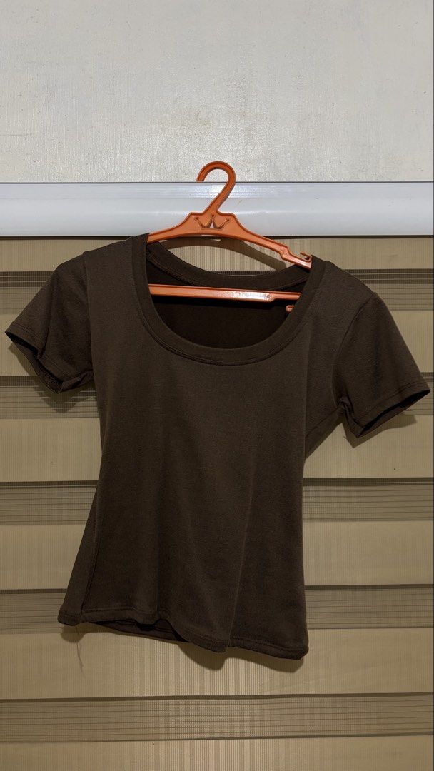 Basic minimalist crop top (Category: Shirts) located in San Juan City. Submitted by evedc (Listing ID 1465889151, Image 1). Description: Brand: Jazzy (Tiktok Shop) Size: XS-S (Length: 14in / Bust: 11in) Condition: Used 1-2x only Material: skinny, cotton, fit, stretch, casual, spandex RFS: decluttering .
