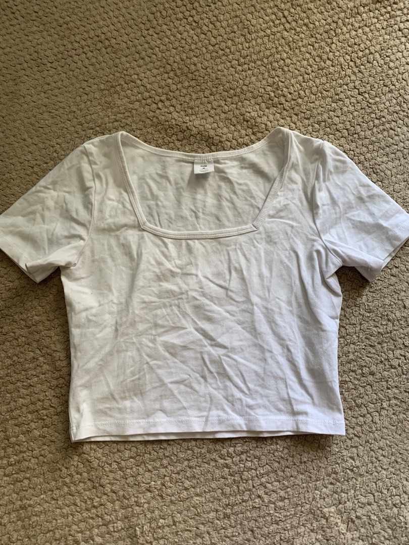 Basic White Croptop (Category: Others Tops) located in Manila. Submitted by nuelaar (Listing ID 1465762752, Image 1). Description: .