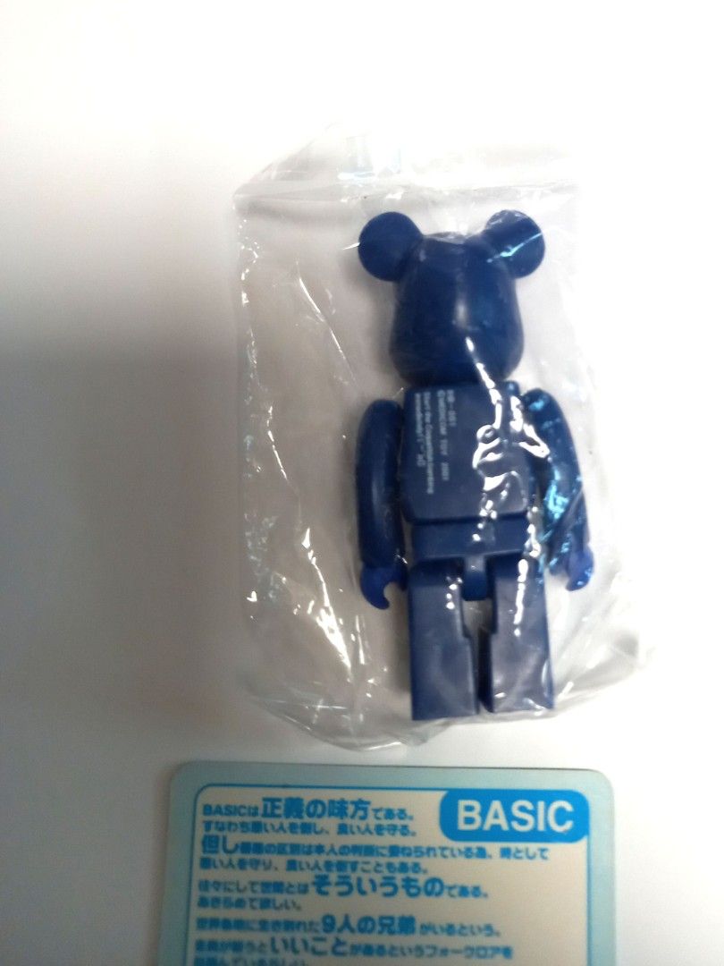 Bearbrick Series 1 Basic E （分類：設計師玩具及盲盒）位於 Hong Kong。 由 bearbrick2001 提交（商品編號 1465789584，圖片 3）。簡介： 2001年元祖產品 只連卡出售，不連盒。