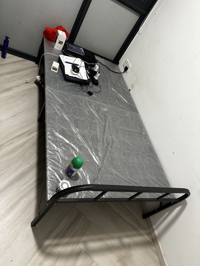 Bed frame (Category: Bed Frames & Mattresses) located in Singapore. Submitted by brightstorm_ae4f3d (Listing ID 1465762016, Image 1). Description: .