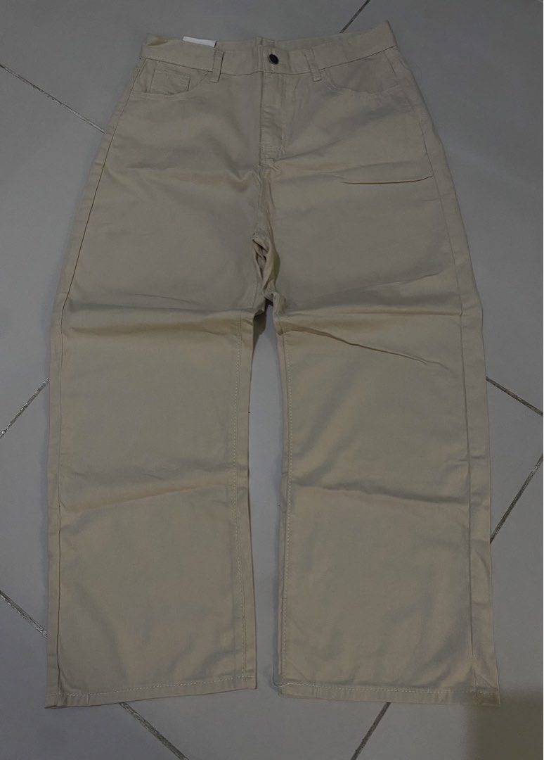 Beige Chino Pants (Category: Jeans) located in Caloocan City. Submitted by nathaniel38087 (Listing ID 1465784481, Image 1). Description: Waist 29-30 Length 39 Leg Opening 10.