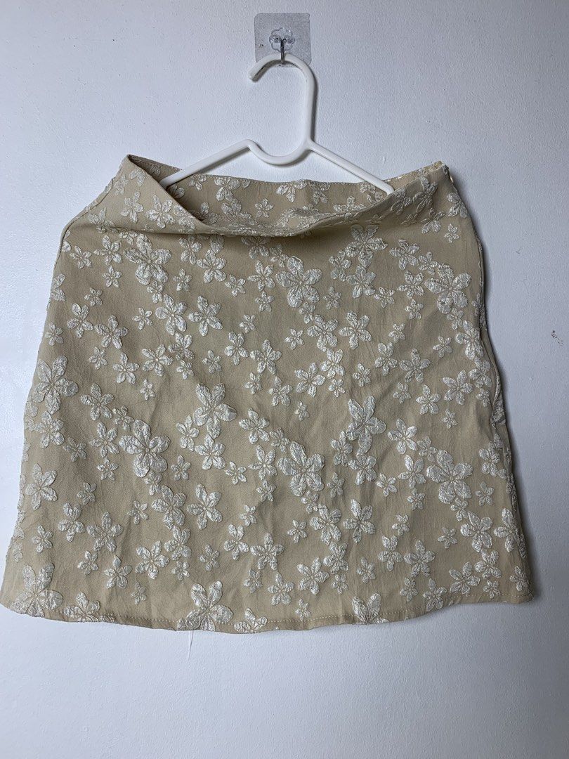 Beige floral embroidered mini skirt (Category: Skirts) located in San Pedro. Submitted by reginacarla (Listing ID 1465790523, Image 1). Description: - Color: Versatile neutral beige with white embroidered flowers - Style: Mini skirt with a straight cut hem and side zip closure - Fabric: Textured material, comfortable and true to size - Occasion: Perfect for casual days or easily dressed up with your favorite top.