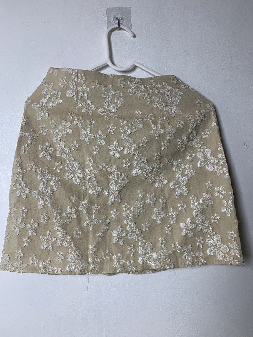 Beige floral embroidered mini skirt (Category: Skirts) located in San Pedro. Submitted by reginacarla (Listing ID 1465790523, Image 2). Description: - Color: Versatile neutral beige with white embroidered flowers - Style: Mini skirt with a straight cut hem and side zip closure - Fabric: Textured material, comfortable and true to size - Occasion: Perfect for casual days or easily dressed up with your favorite top.