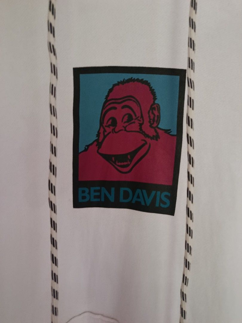 Ben Davis White Graphic Hoodie Size L (Category: Hoodies) located in Kapalong. Submitted by silverbird-2f41b5 (Listing ID 1465855429, Image 2). Description: - Brand: Ben Davis - Color: White - Size: L - Material: 100% cotton body (ribbed cuffs: 95% cotton, 5% polyurethane) - Design: Classic gorilla graphic on chest, chunky patterned drawstrings - Features: Front kangaroo pocket, woven logo patches on pocket and sleeve cuff - Origin: Made in China