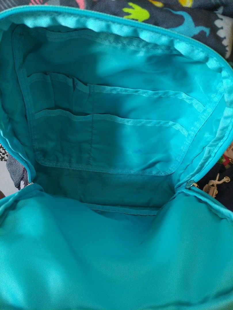 Bentgo backpack (Category: Babies & Kids Fashion) located in Manila. Submitted by timtam04 (Listing ID 1465828073, Image 3). Description: .
