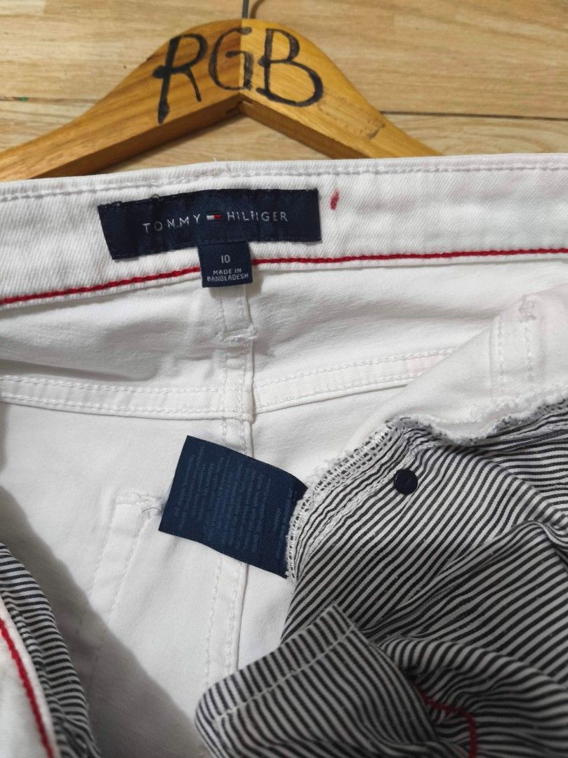 Bermuda white shorts for women (Category: Shorts) located in San Mateo. Submitted by rgbuenaventura (Listing ID 1465916290, Image 3). Description: Original Tommy Hilfiger white clean size 10 on tag 33 waistline.