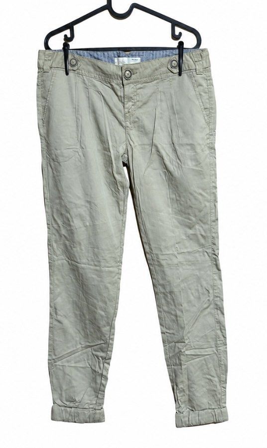 Bershka - Beige Trousers (Category: Other Bottoms) located in Manila. Submitted by only_alyssacloset (Listing ID 1459575469, Image 1). Description: Bershka - Beige Trousers Color: Beige Material: 100% Cotton Size: Medium (M) Waist: 34.