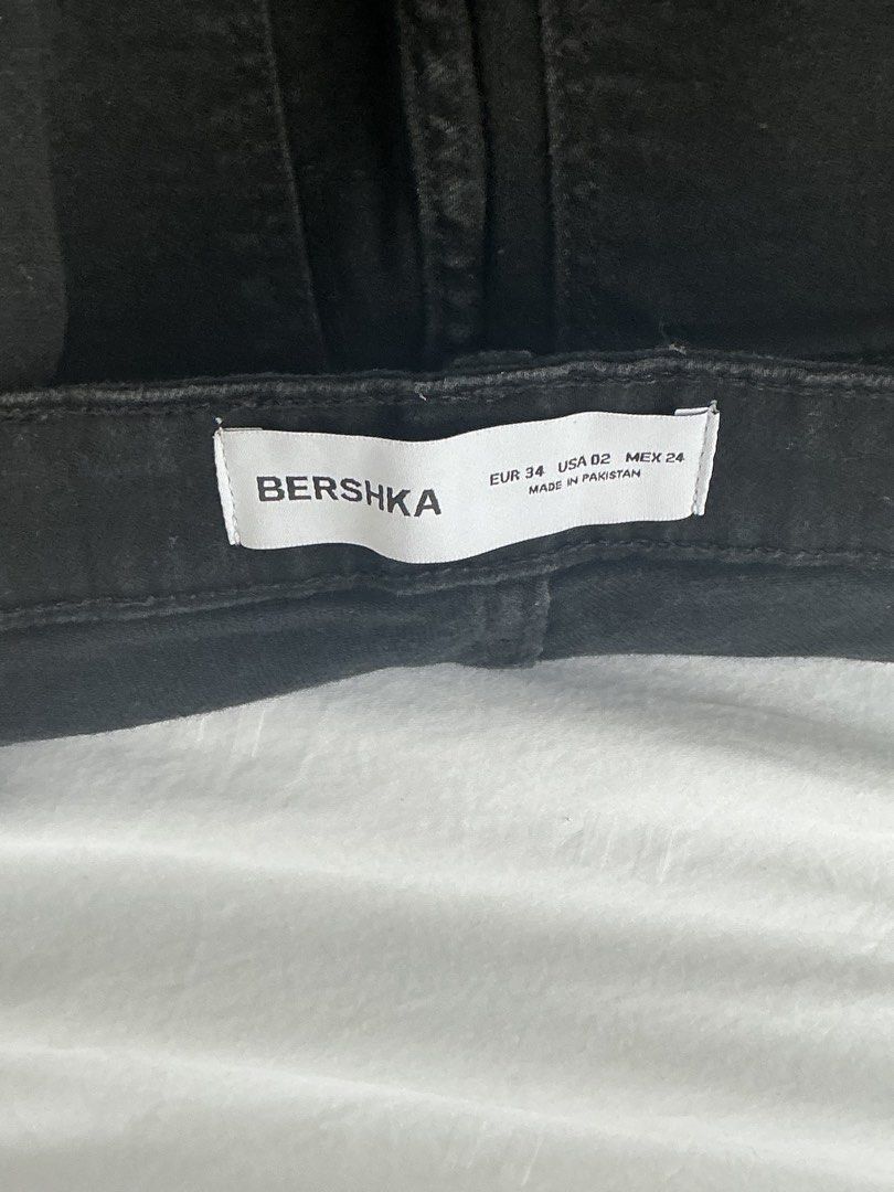 Bershka Boot Cut Jeans (Category: Jeans) located in Taguig. Submitted by babyspice888 (Listing ID 1465787137, Image 3). Description: Black Bershka High Rise Bootcut Jeans! Condition: Worn once, good condition, no flaws Original Selling price = ₱2k+.