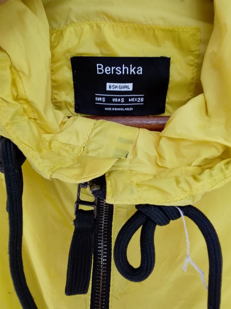 Bershka jacket (Category: Coats, Jackets and Outerwear) located in Quezon City. Submitted by kema2191 (Listing ID 1465808357, Image 2). Description: .