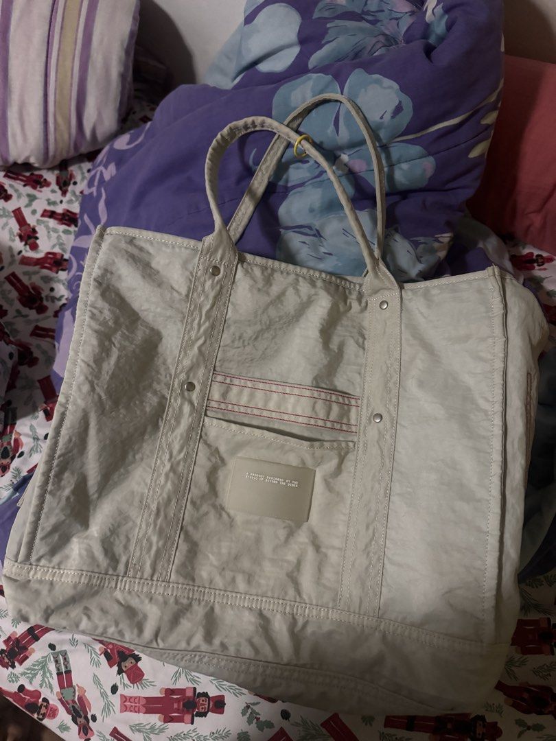 Beyond the Vines Crunch Carryall 03 (Category: Tote Bags) located in Antipolo. Submitted by chelsealuzanta (Listing ID 1465929971, Image 2). Description: .