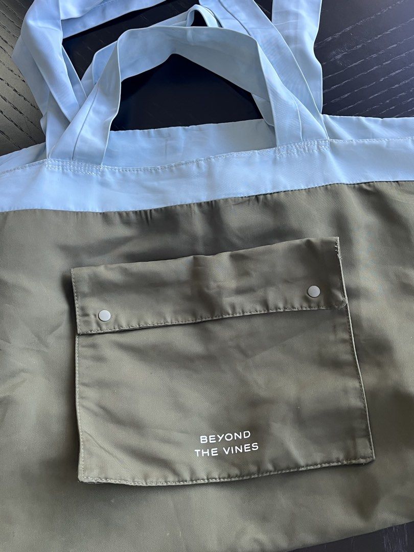Beyond The Vines Reversible Relaxed Bag (Category: Tote Bags) located in Paranaque City. Submitted by PrelovedClosetetc (Listing ID 1465950332, Image 2). Description: .