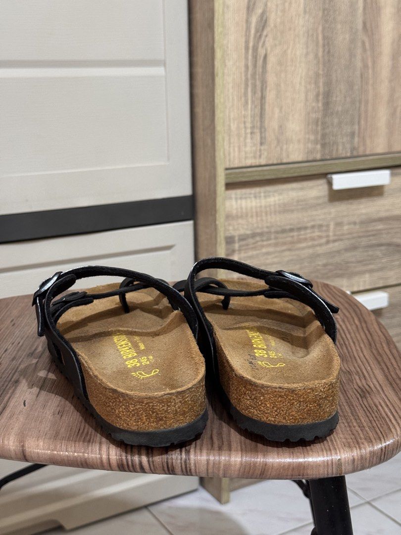 Birkenstock - Mayari thong sandals (Category: Activewear) located in Cabuyao City. Submitted by _streetflavor (Listing ID 1465799694, Image 2). Description: Birkenstock - Mayari thong sandals Excellent Size: 38 fits 7.5-8 womens No box -1,999 pesos Dm.
