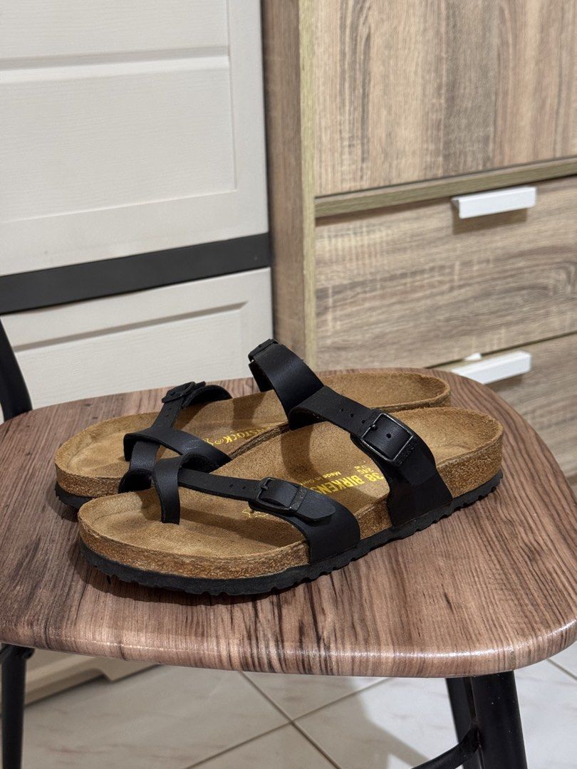 Birkenstock - Mayari thong sandals (Category: Activewear) located in Cabuyao City. Submitted by _streetflavor (Listing ID 1465799694, Image 1). Description: Birkenstock - Mayari thong sandals Excellent Size: 38 fits 7.5-8 womens No box -1,999 pesos Dm.