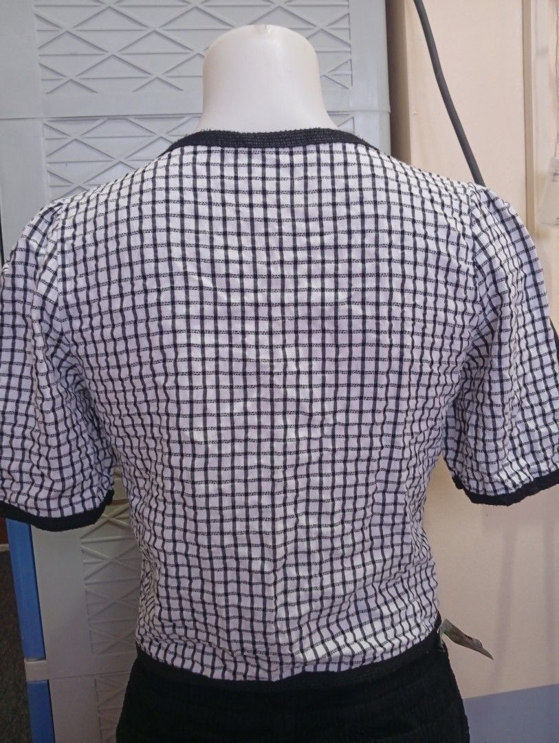 Black and White Gingham Short Sleeve Crop Blouse (Category: Blouses) located in Lingayen. Submitted by bela_24 (Listing ID 1465797185, Image 2). Description: - Stylish black and white check pattern - Trendy short sleeves with puff shoulders - Flattering deep V-neck cut with dark trim - Two front pockets with button accents and two white front buttons - Cropped length with a nice, fitted silhouette - Perfect for OOTDs and casual outings - PM for m