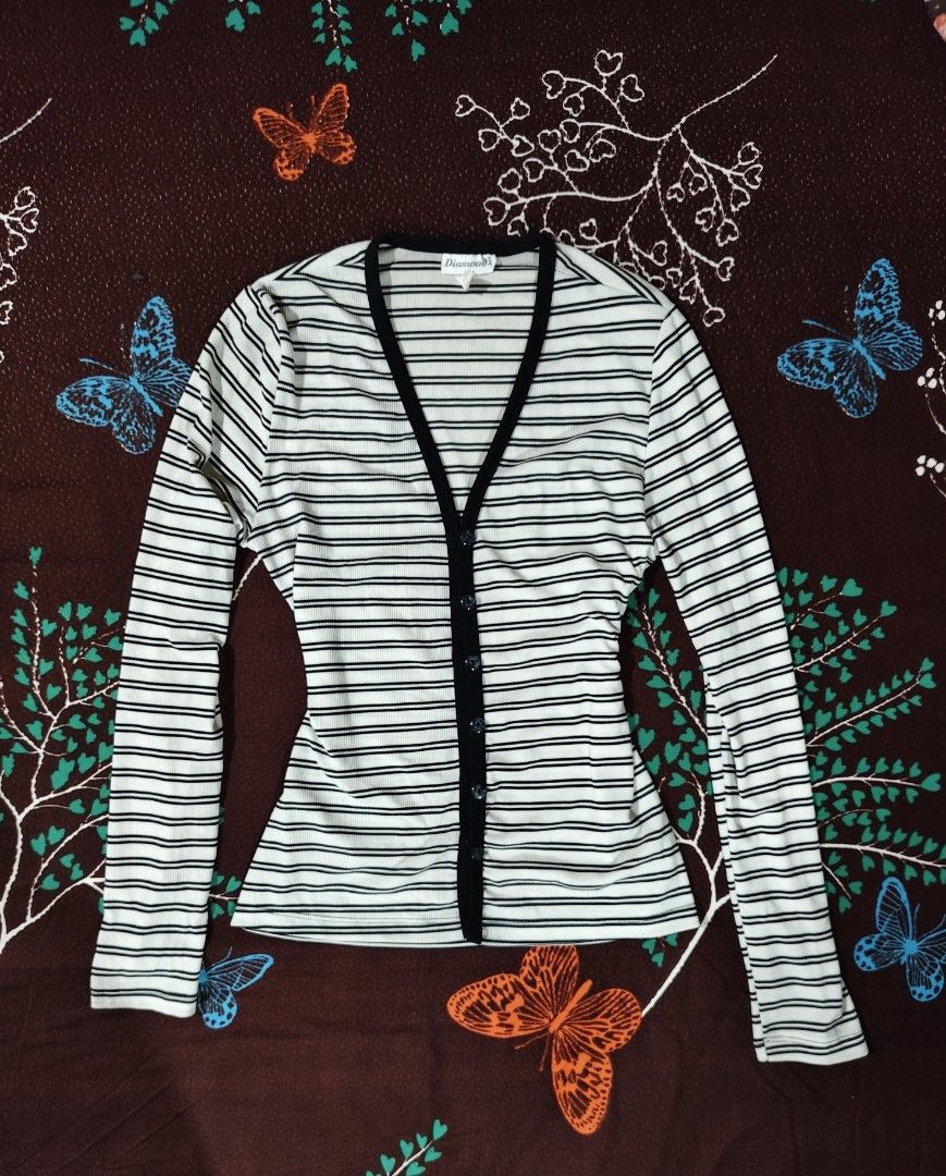 black and white striped ribbed cardigan (Category: Coats, Jackets and Outerwear) located in Bulacan. Submitted by angel.decluttersx (Listing ID 1465883733, Image 1). Description: large size on tag complete buttons ribbed knit fabric material no issue.