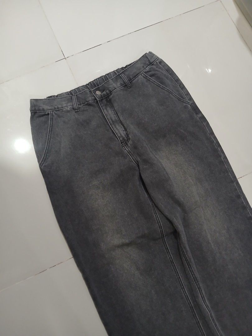 *BLACK BAGGY CHARCOAL WASHED JEANS (Category: Jeans) located in Davao. Submitted by reworn.dvo (Listing ID 1465830526, Image 2). Description: Waist: 36in(on tag) Thigh 12.5in Length: 41.5in Leg opening: 9.5 Condition: 10/10 Issue: none Grab: 550(Automatically yours!)+sf Think before buying! be Responsible! STAY REWORN♻️.