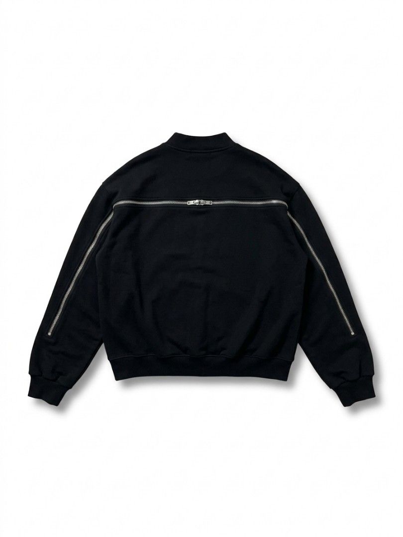 Black Bomber Jacket Wool Fabric Zipper back Style Boxy Type size XL (Category: Coats, Jackets and Outerwear) located in San Mateo. Submitted by jhaixsober (Listing ID 1465875357, Image 2). Description: 📌𝘾𝙊𝙇𝙊𝙍 𝙈𝘼𝙔 𝙑𝘼𝙍𝙔 𝘿𝙐𝙀 𝙏𝙊 𝙇𝙄𝙂𝙃𝙏𝙄𝙉𝙂 DIMES LENGTH 26 WIDTH 26 -EXCELLENT CONDITION -NO ISSUE -COLOR RATE 10/10 -HEAVY/THICK -WOOL FABRIC -4 POCKETS IN FRONT -ZIPPER IN THE BACK IS JUST STYLE -SOLID ITEM -GOOD FITTINGS -GOOD FOR
