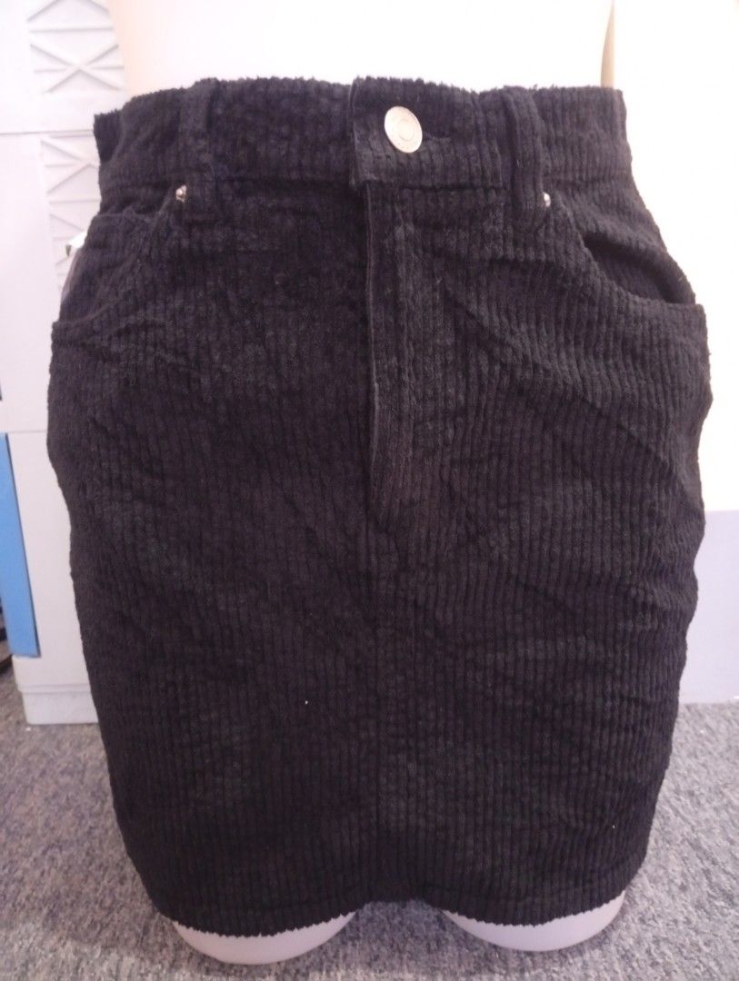 Black Corduroy Mini Skirt (Category: Skirts) located in Lingayen. Submitted by bela_24 (Listing ID 1465759543, Image 2). Description: - Style: High-waisted black corduroy mini skirt - Closure: Classic front button and zip fly - Details: Traditional 5-pocket design with silver-tone rivets and clean hem - Material: Textured ribbed fabric - Condition: Brand new / Excellent (ready to wear) - Perfect for: Casual everyday styling and easy mixing-and-ma
