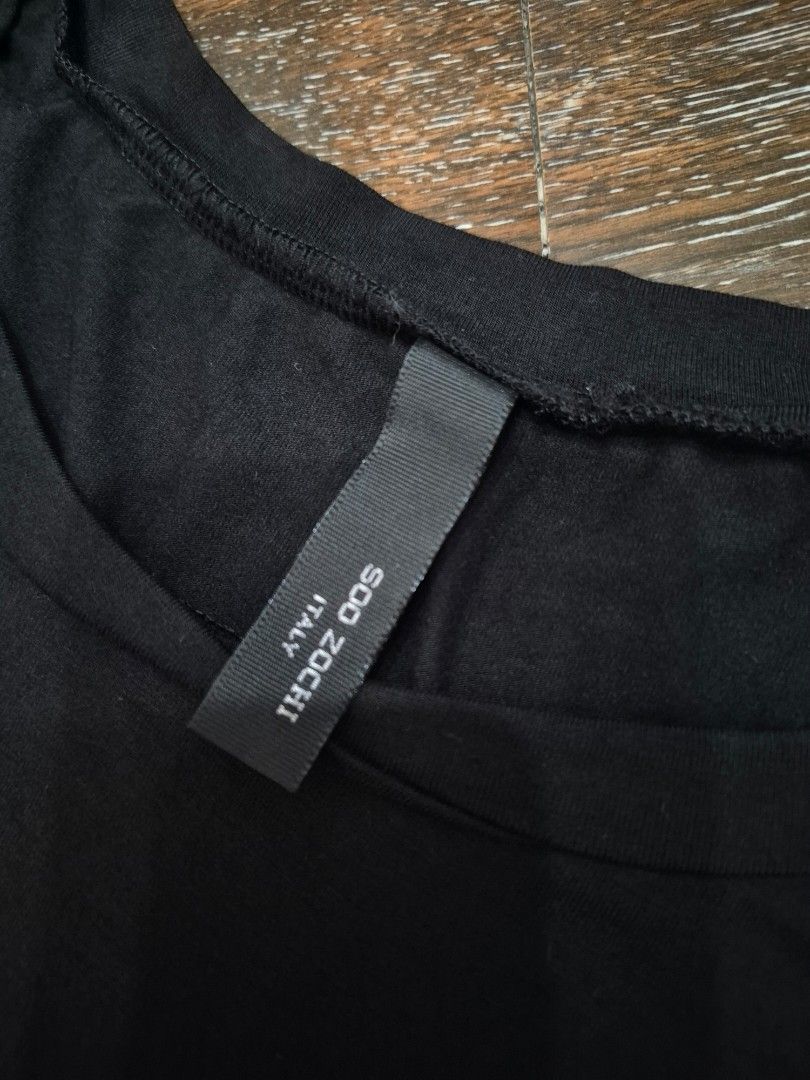Black Cotton Top (Category: Blouses) located in Santa Cruz. Submitted by deenem (Listing ID 1465802003, Image 3). Description: Size 48 on Tag Bust:18.5(37) inch Lenght:25.5 inch Stretchable.